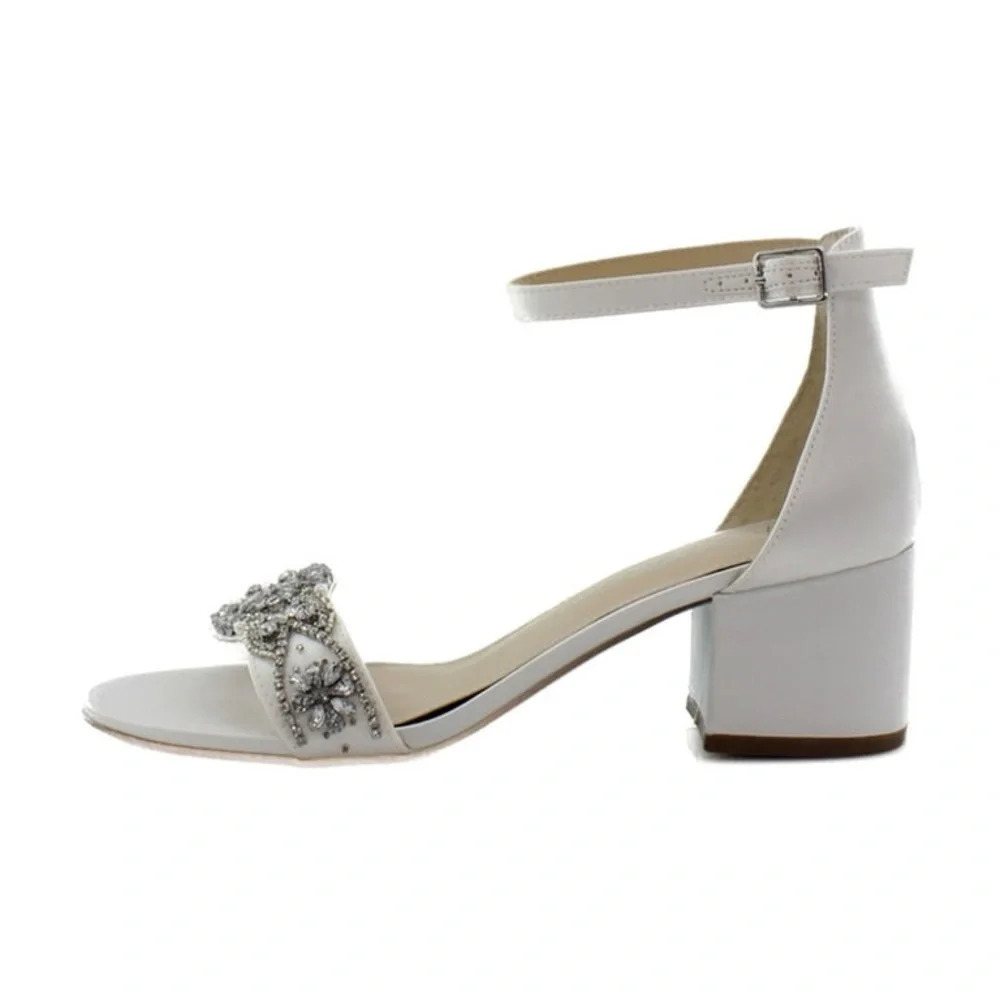 NIB Betsey Johnson Women’s Mel Rhinestone Ivory Block Heel Pumps size 8 - Picture 3 of 10